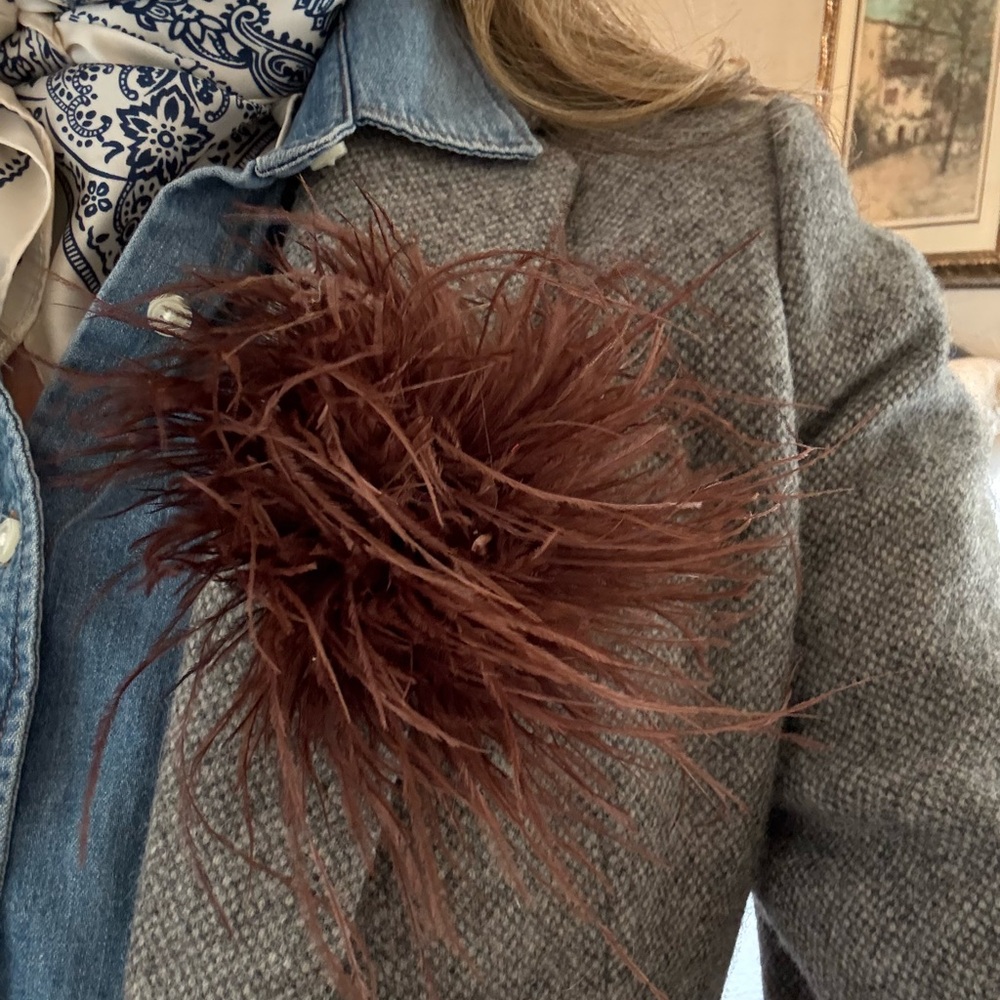 Fabulous Feather Brooches- several colors Black, Pink, Brown, Cream, Blue/Grey - Picture 8 of 8